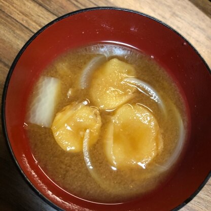 お味噌汁の具の玉ねぎ&大根、甘くておいしいです〜(*´꒳`*)♡